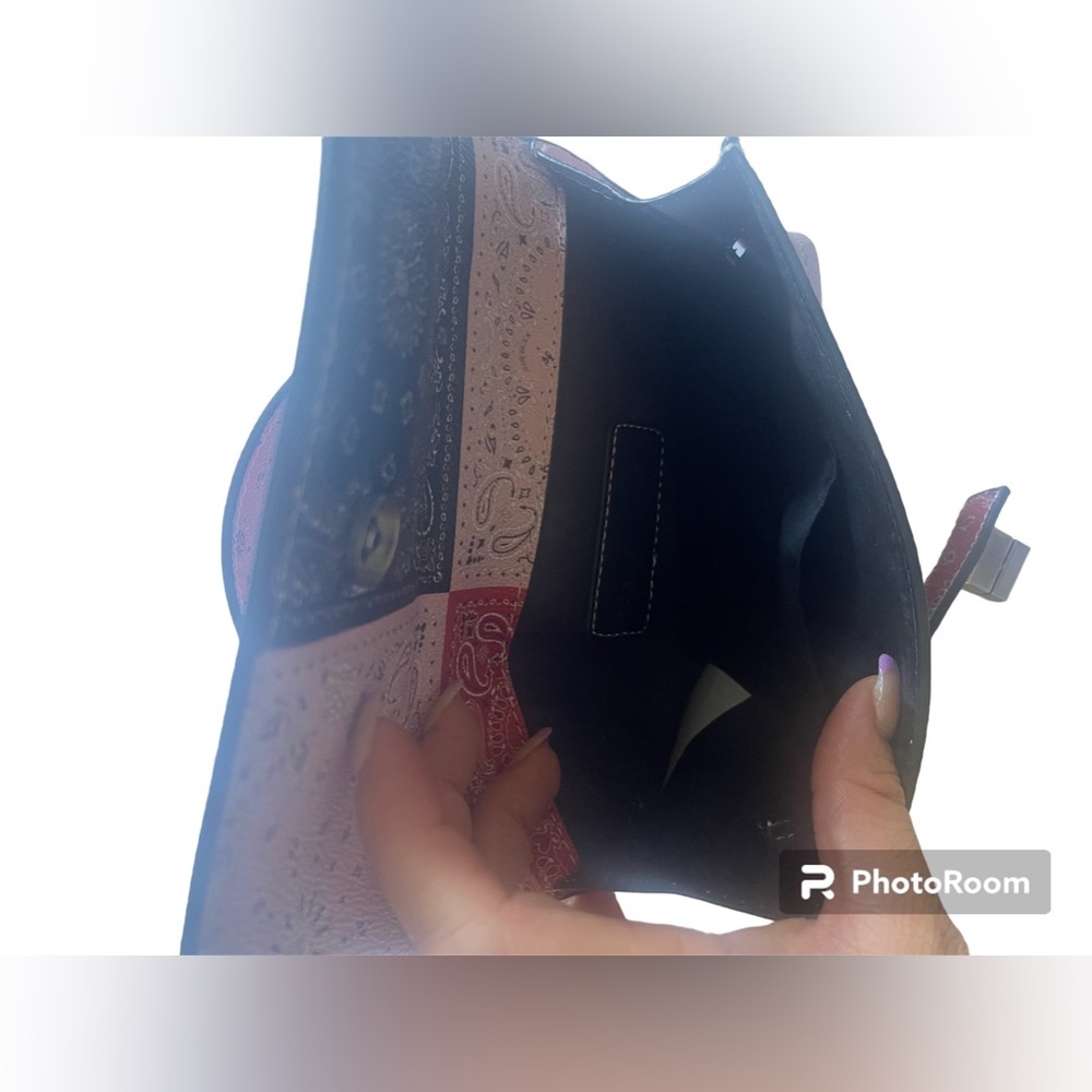 Steve Madden Woman’s Dignify HandBag​ - Picture 4 of 6